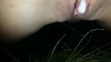 Мужики на полянке дали за щеку жене друга и выебали её до кремпаев в киску