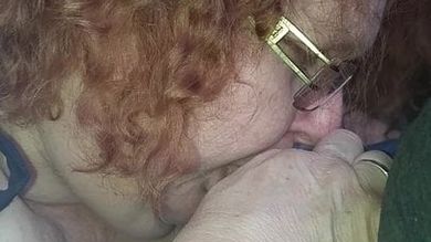 Толстая женщина на глазах у дочери делает мужу минет с камшотом в рот