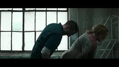 Приёмный сын поимел очкастую мамашу раком и сидя в подсобке