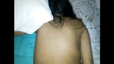 Любовник чередует во время секса дырки подруги с волосатой пиздой