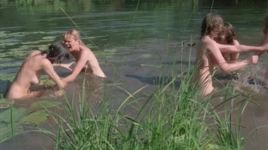 Нарезка откровенных сцен с милой блондинкой из эротического ретро фильма