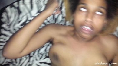 Мужик жестко оттрахал любовницу негритоску в небритую письку