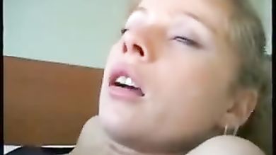 Преподаватель сделал студентке отличнице куни и вдул ей в узкую манду