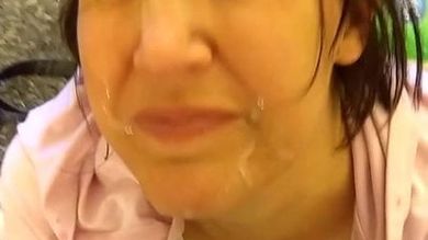 Муж впервые на камеру спустил сперму на лицо своей супруги